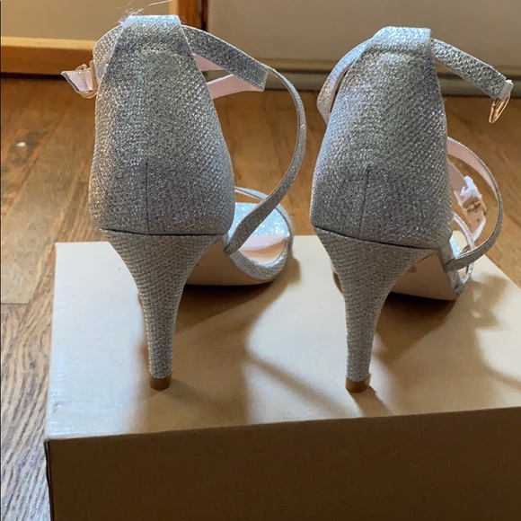 Silver women’s Stiletto - Picture 3 of 4